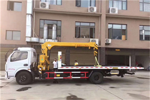 环附近汽车轮胎更换